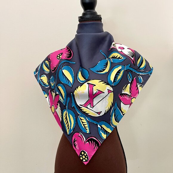 Louis Vuitton Scarf Arty Monogram Gray Pink Silk Wrap - Picture 3 of 16